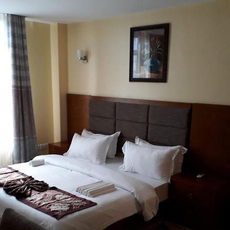 Imperial Hotel & Apartments Дар-эс-Саламе Экстерьер фото
