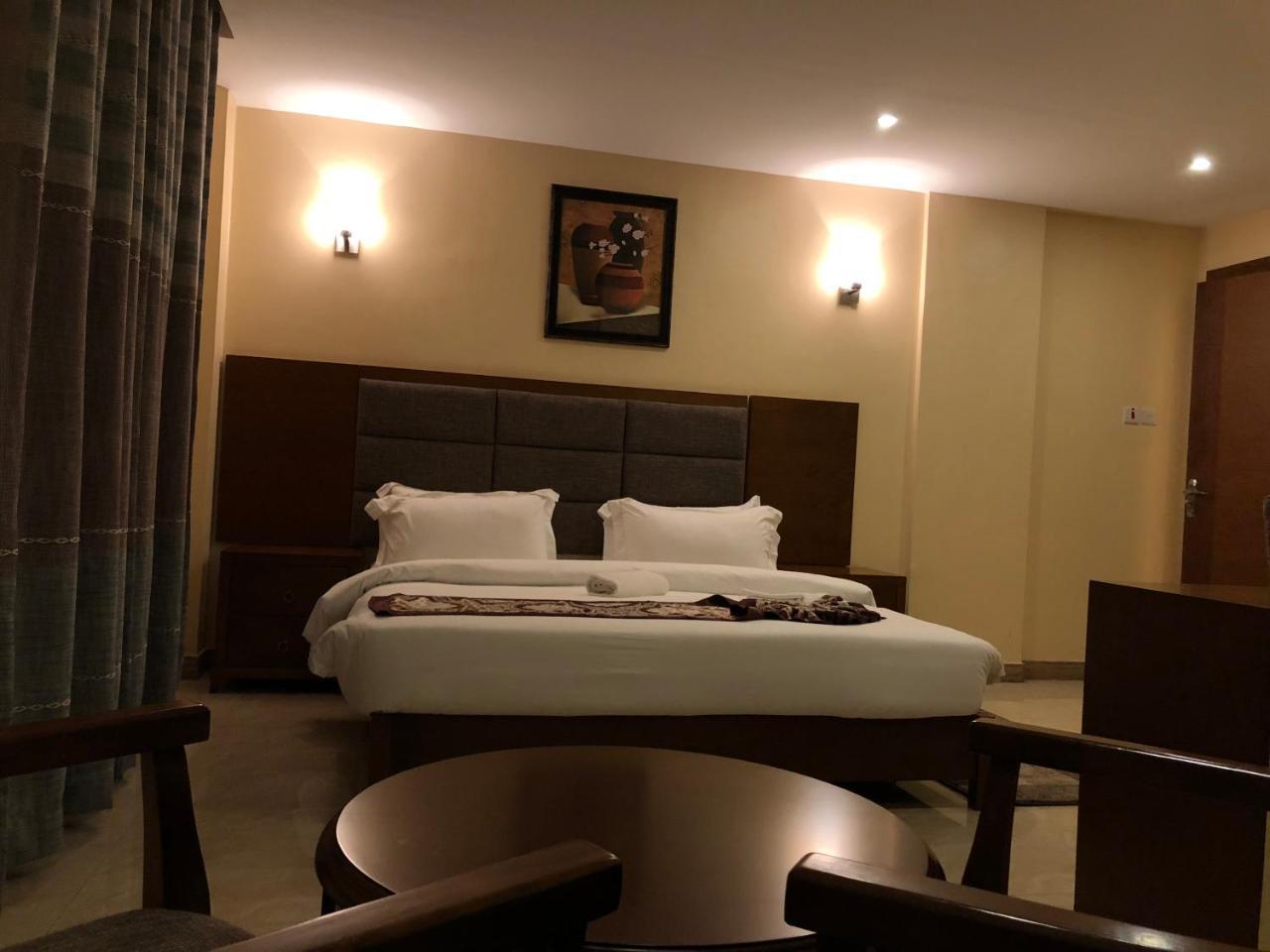 Imperial Hotel & Apartments Дар-эс-Саламе Экстерьер фото